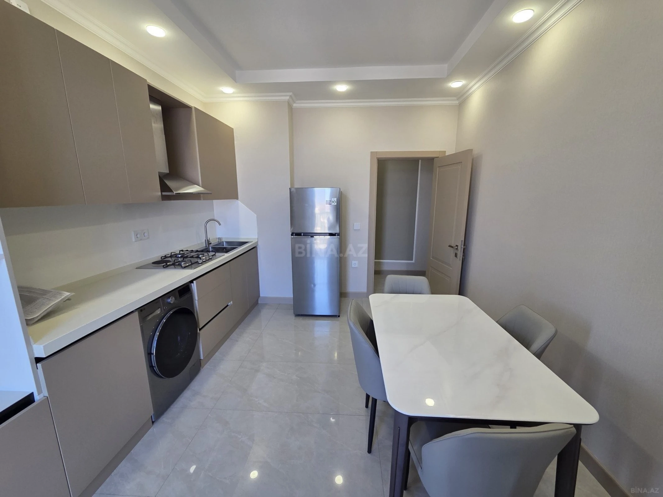 Kirayə verilir 2 otaqlı mənzil 90 m²
