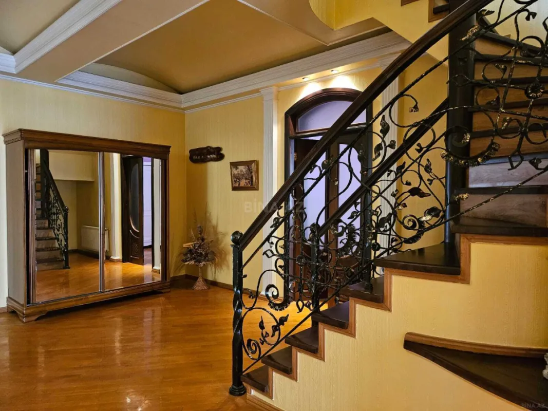 Kirayə verilir 7 otaqlı həyət evi 700 m²