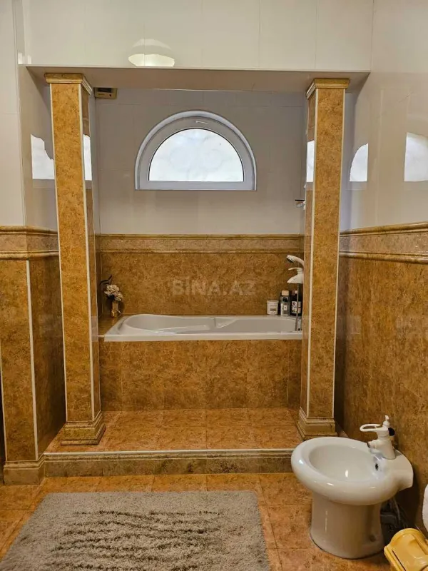 Kirayə verilir 7 otaqlı həyət evi 700 m²