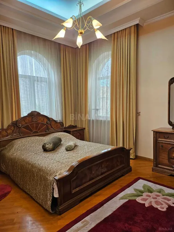 Kirayə verilir 7 otaqlı həyət evi 700 m²