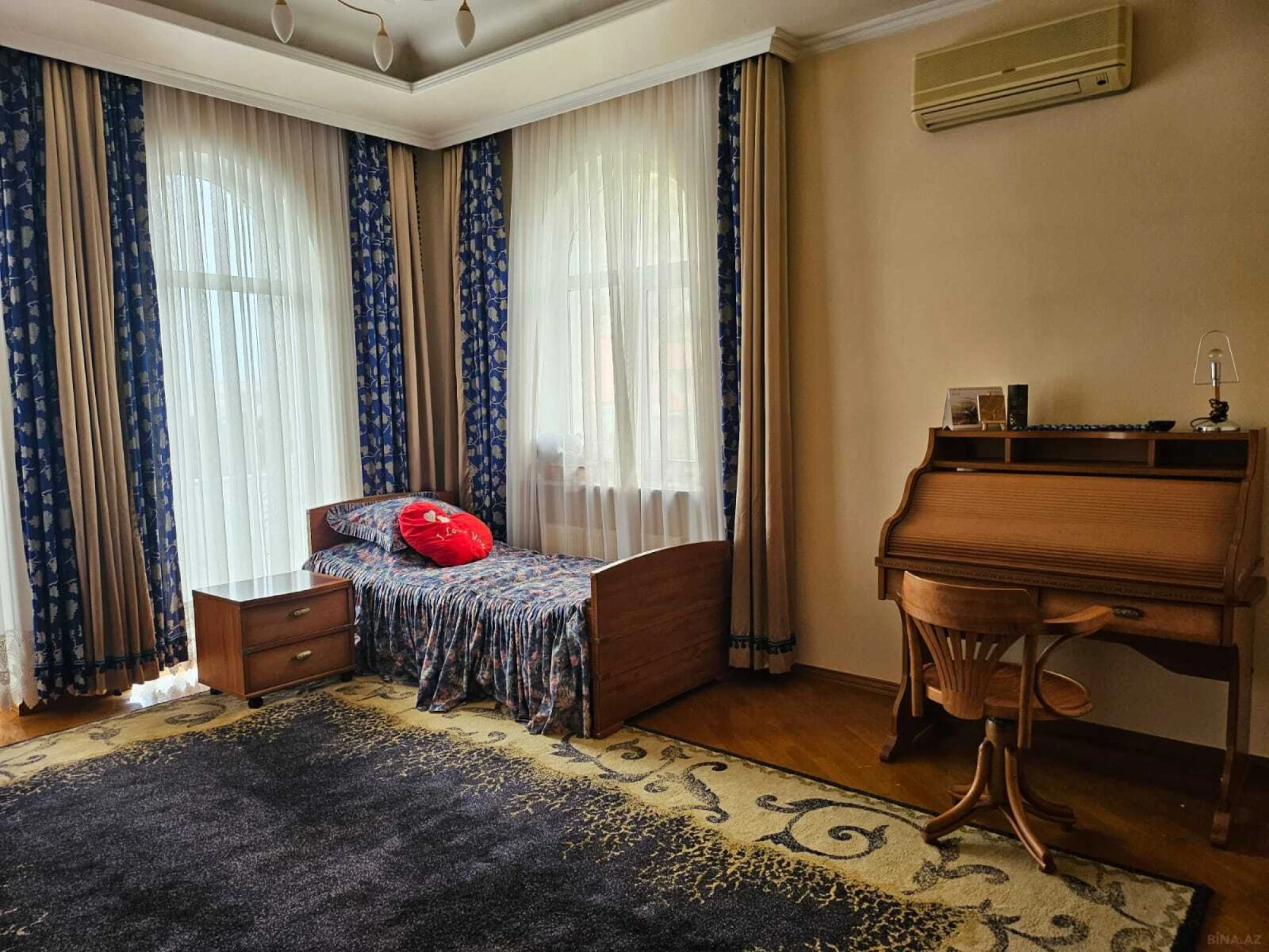 Kirayə verilir 7 otaqlı həyət evi 700 m²