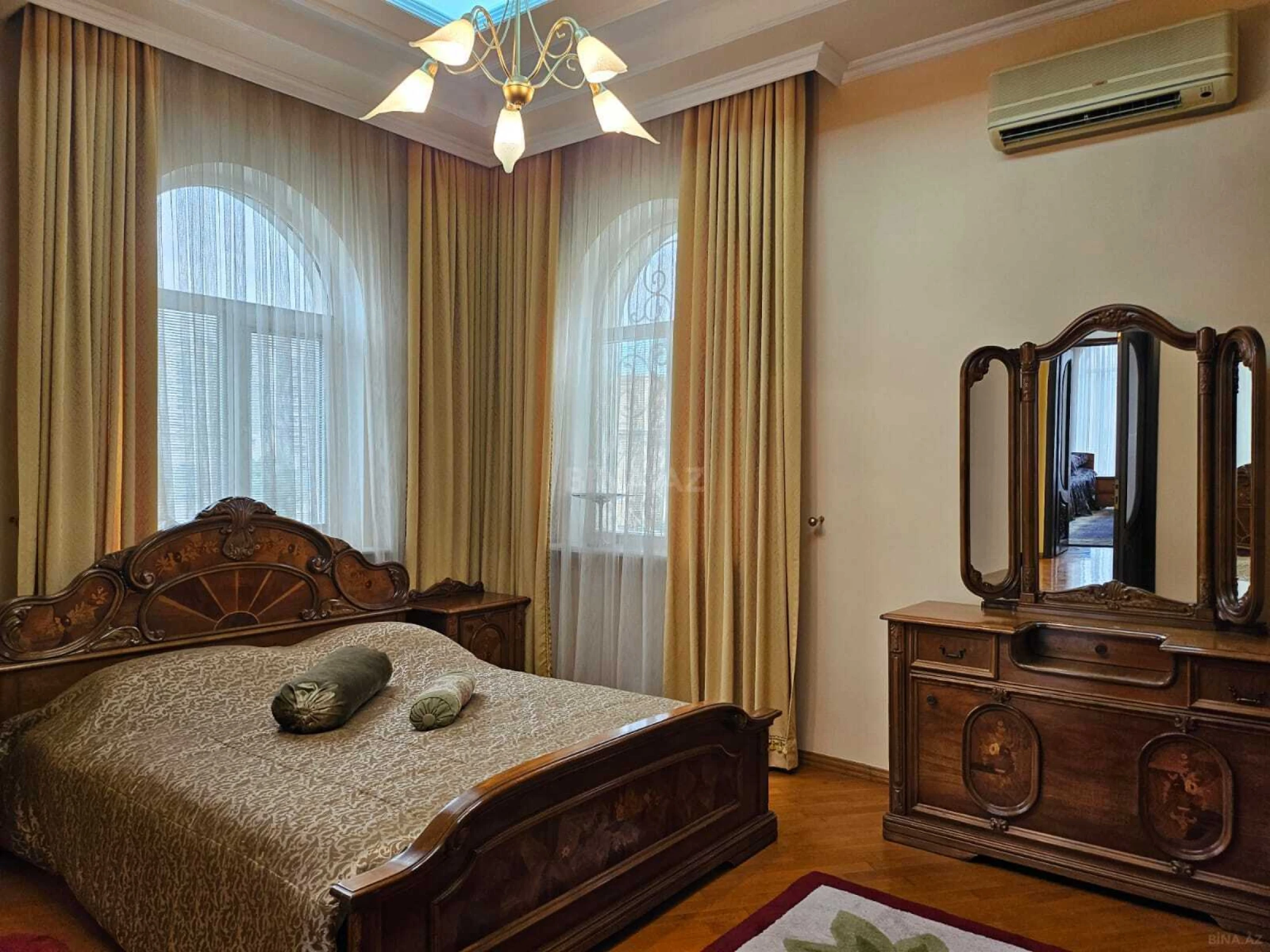 Kirayə verilir 7 otaqlı həyət evi 700 m²