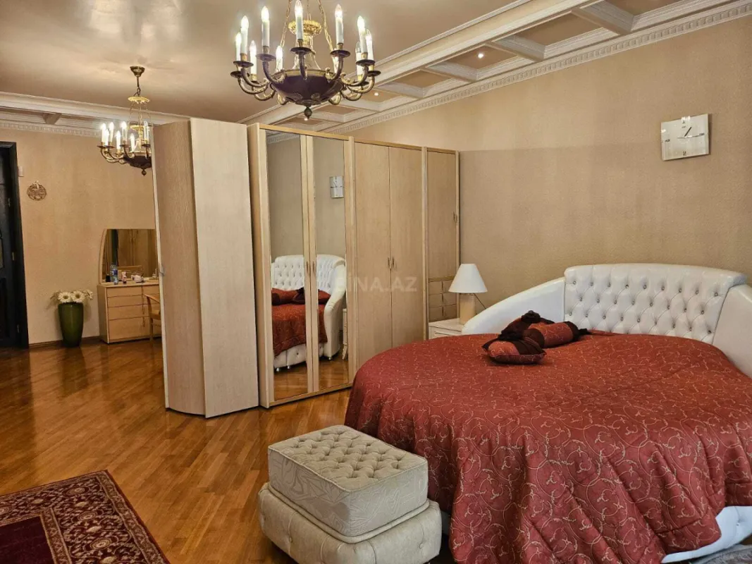 Kirayə verilir 7 otaqlı həyət evi 700 m²