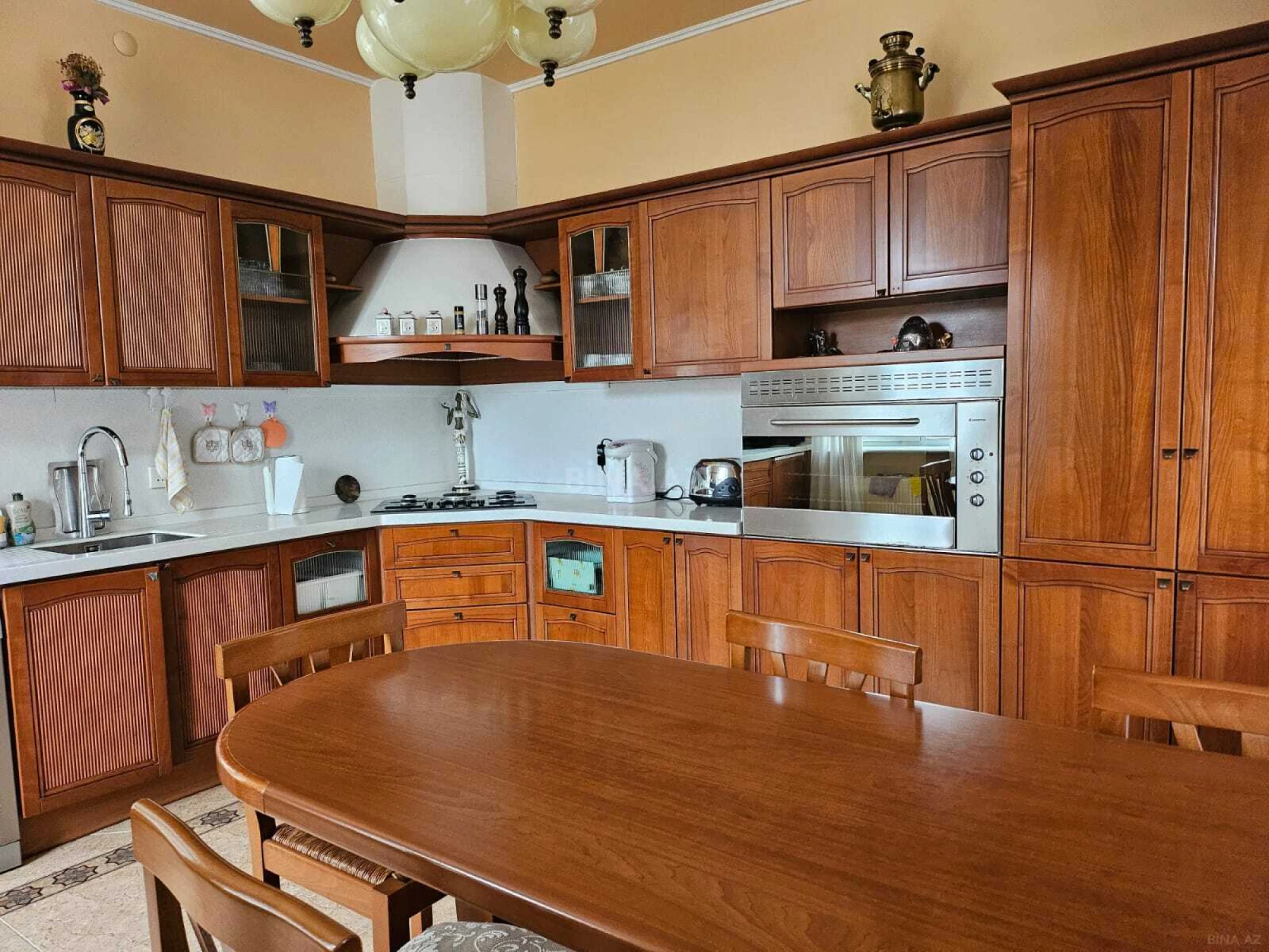 Kirayə verilir 7 otaqlı həyət evi 700 m²