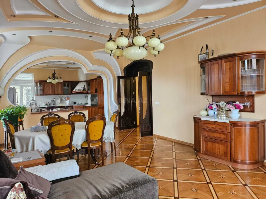 Kirayə verilir 7 otaqlı həyət evi 700 m²