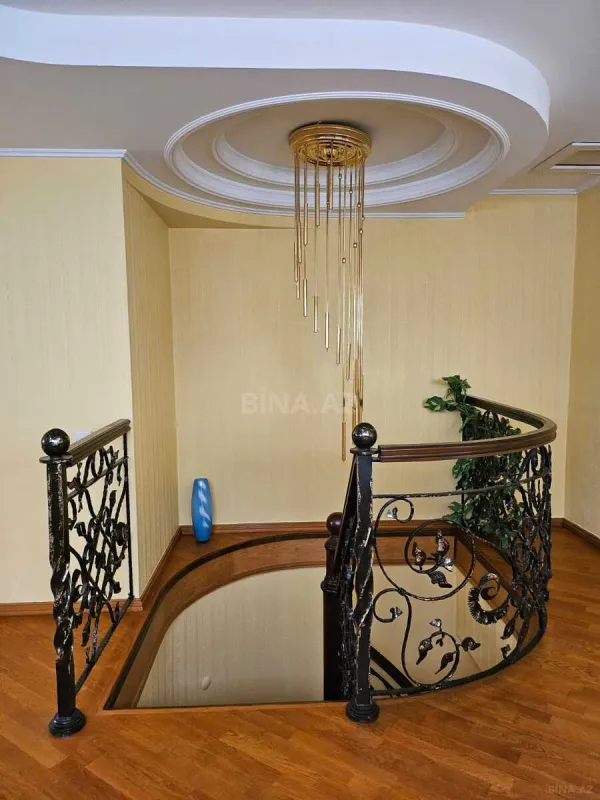 Kirayə verilir 7 otaqlı həyət evi 700 m²