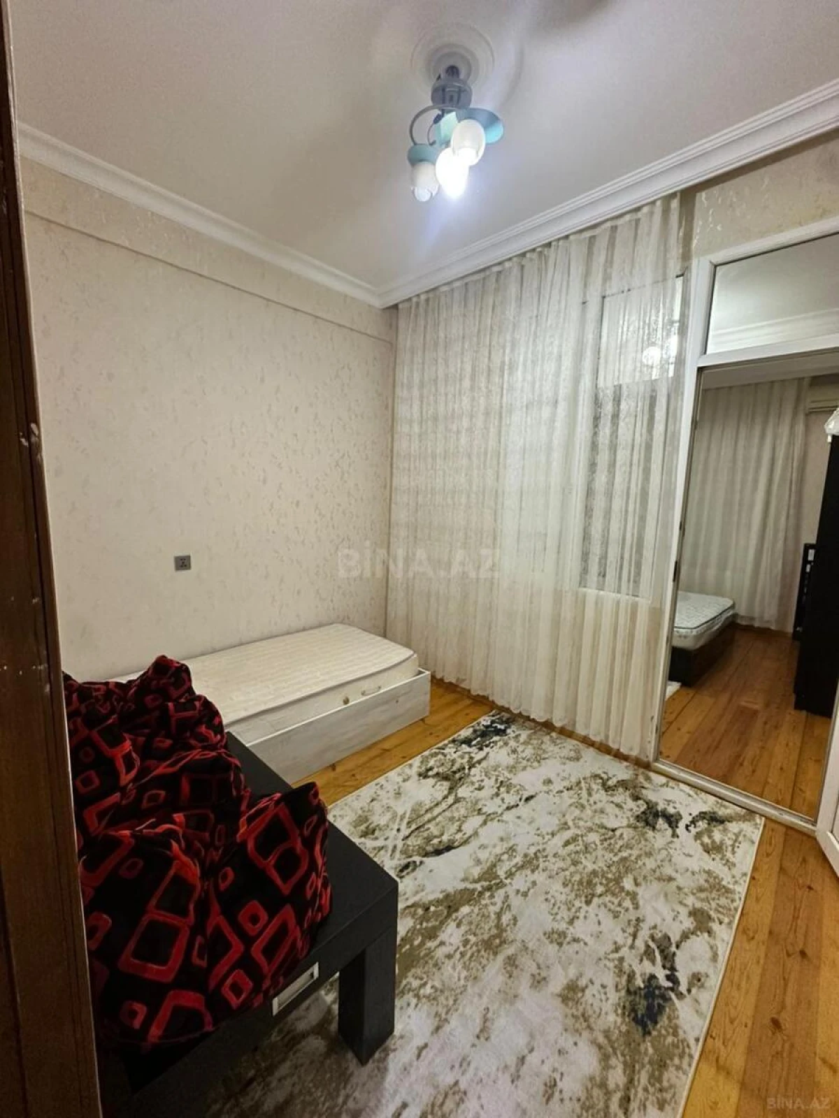 Kirayə verilir 3 otaqlı mənzil 68 m²