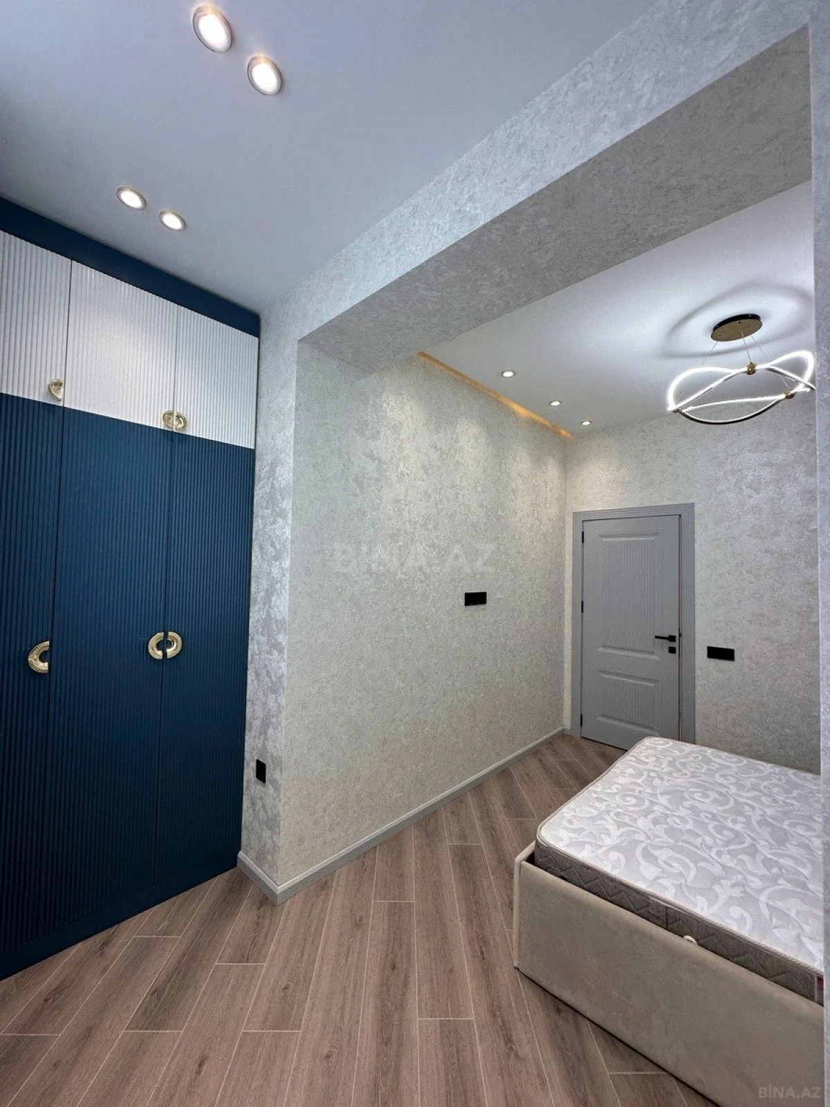 Satılır 2 otaqlı mənzil 84 m²