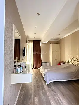 Satılır 4 otaqlı mənzil 165 m²