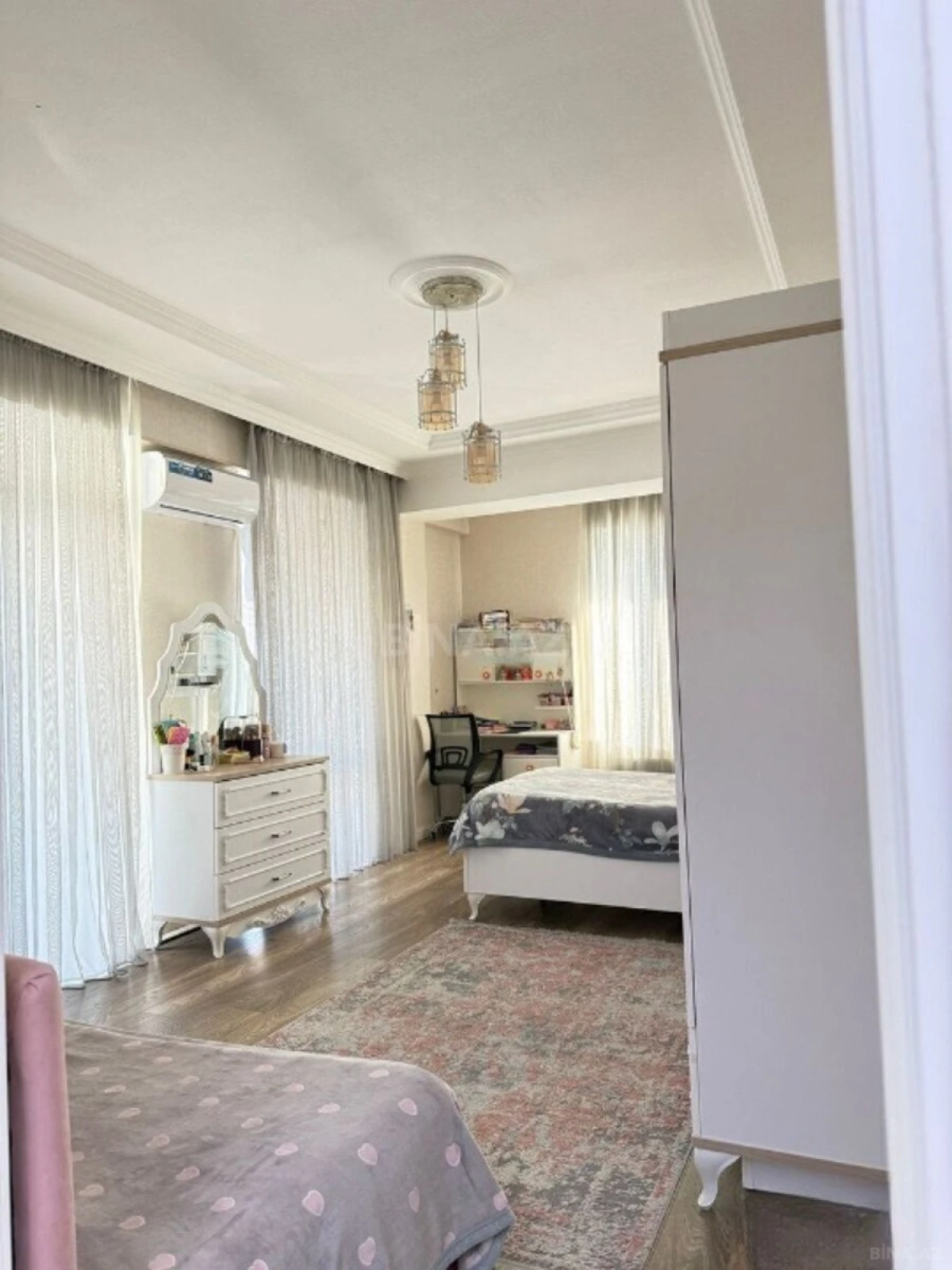 Satılır 4 otaqlı mənzil 165 m²