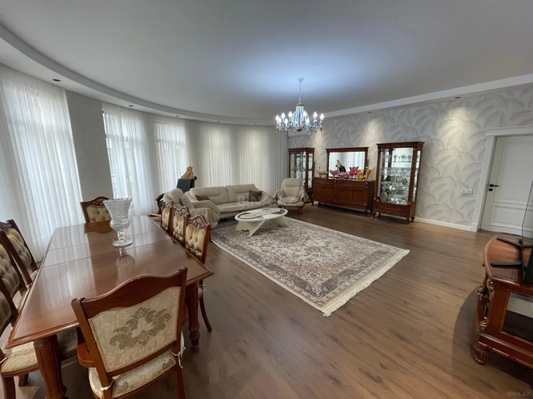 Satılır 4 otaqlı mənzil 192 m²