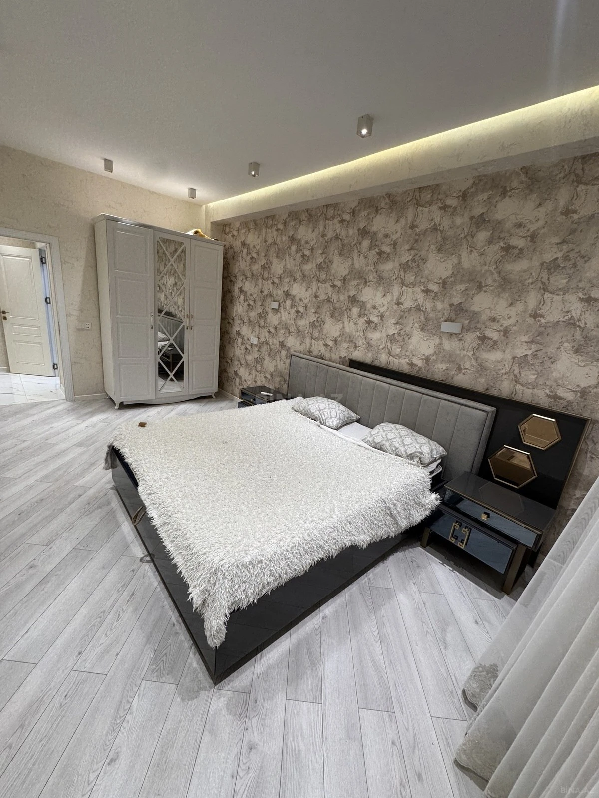 Kirayə verilir 3 otaqlı mənzil 93 m²