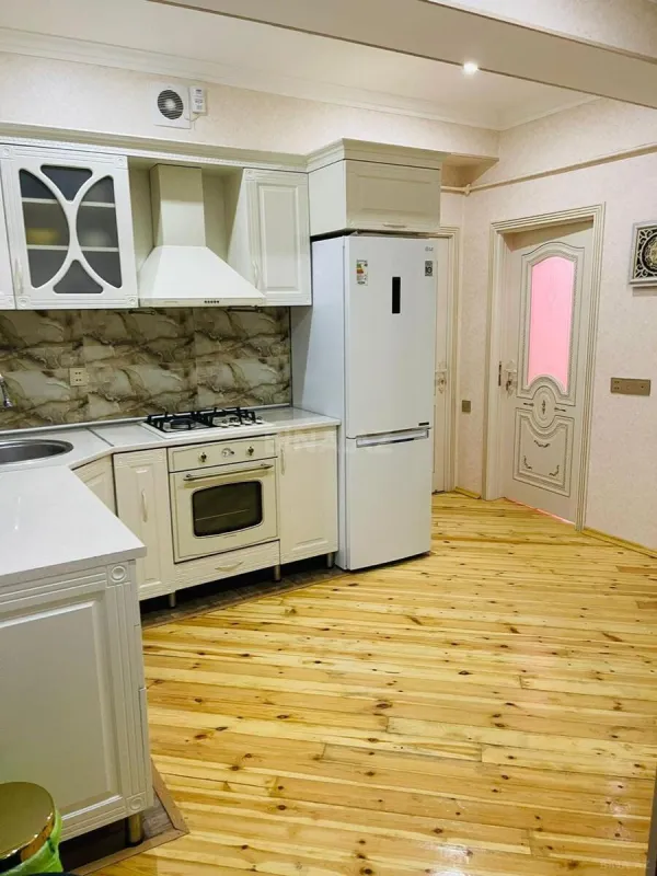 Kirayə verilir 2 otaqlı mənzil 65 m²