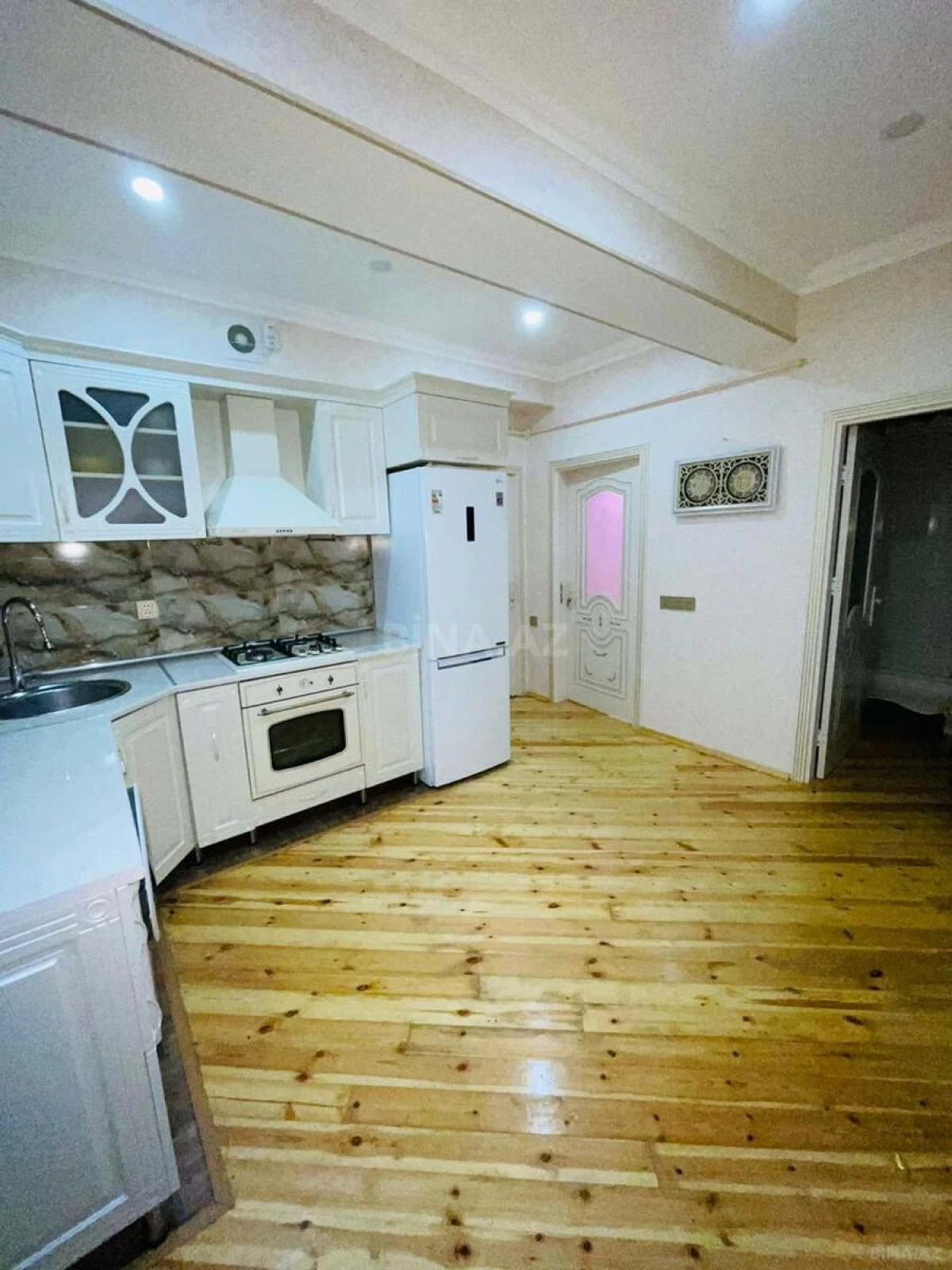 Kirayə verilir 2 otaqlı mənzil 65 m²