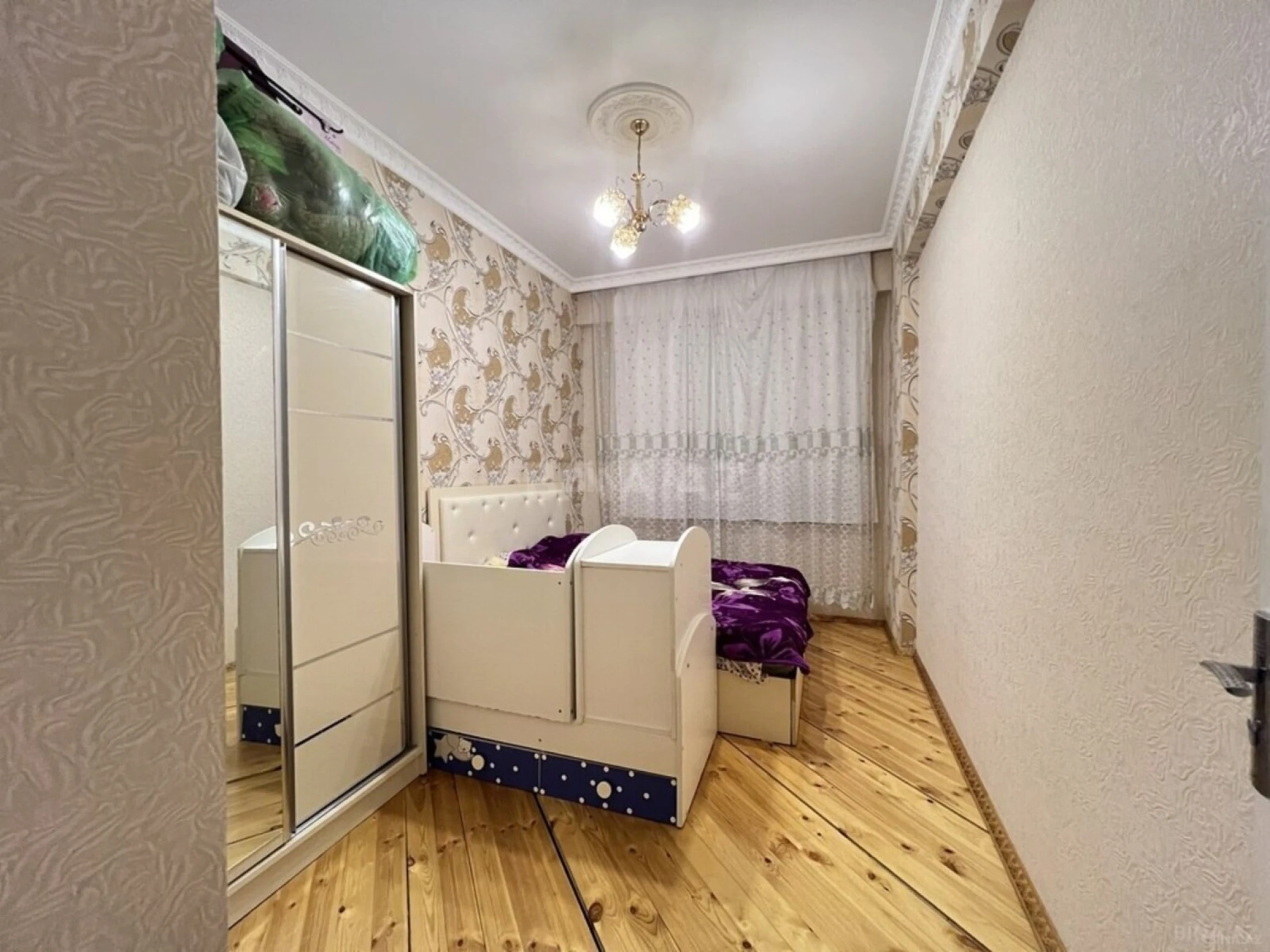 Satılır 4 otaqlı mənzil 97 m²