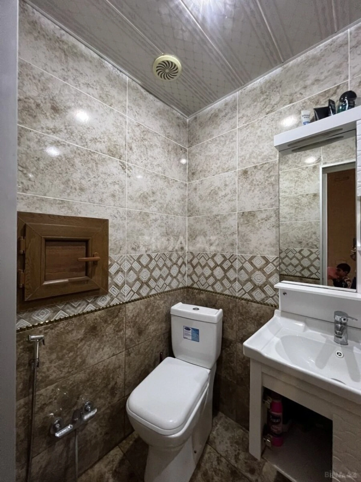 Satılır 4 otaqlı mənzil 97 m²