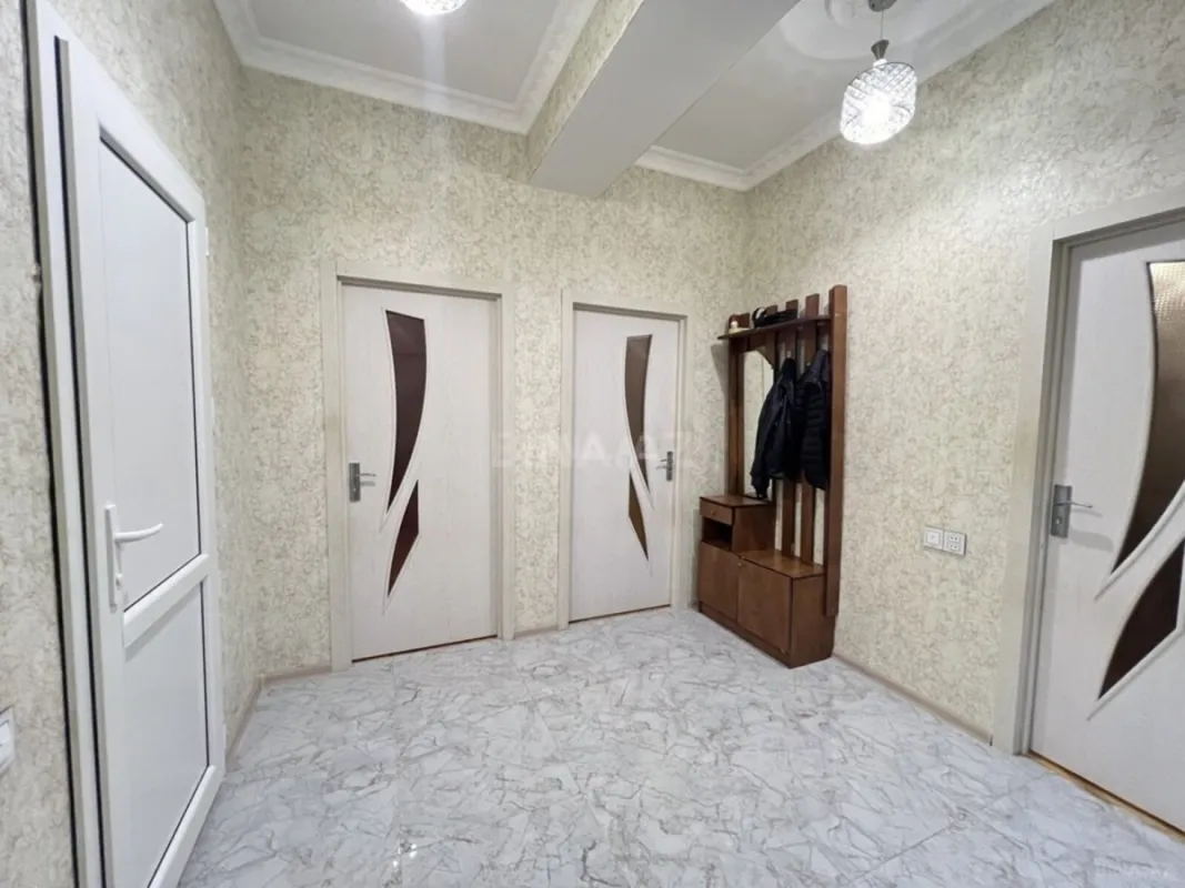 Satılır 4 otaqlı mənzil 97 m²