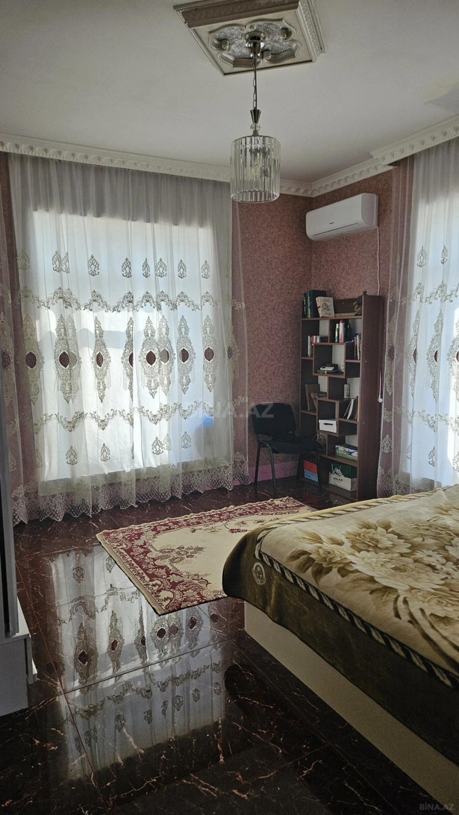 Satılır 5 otaqlı həyət evi 300 m²