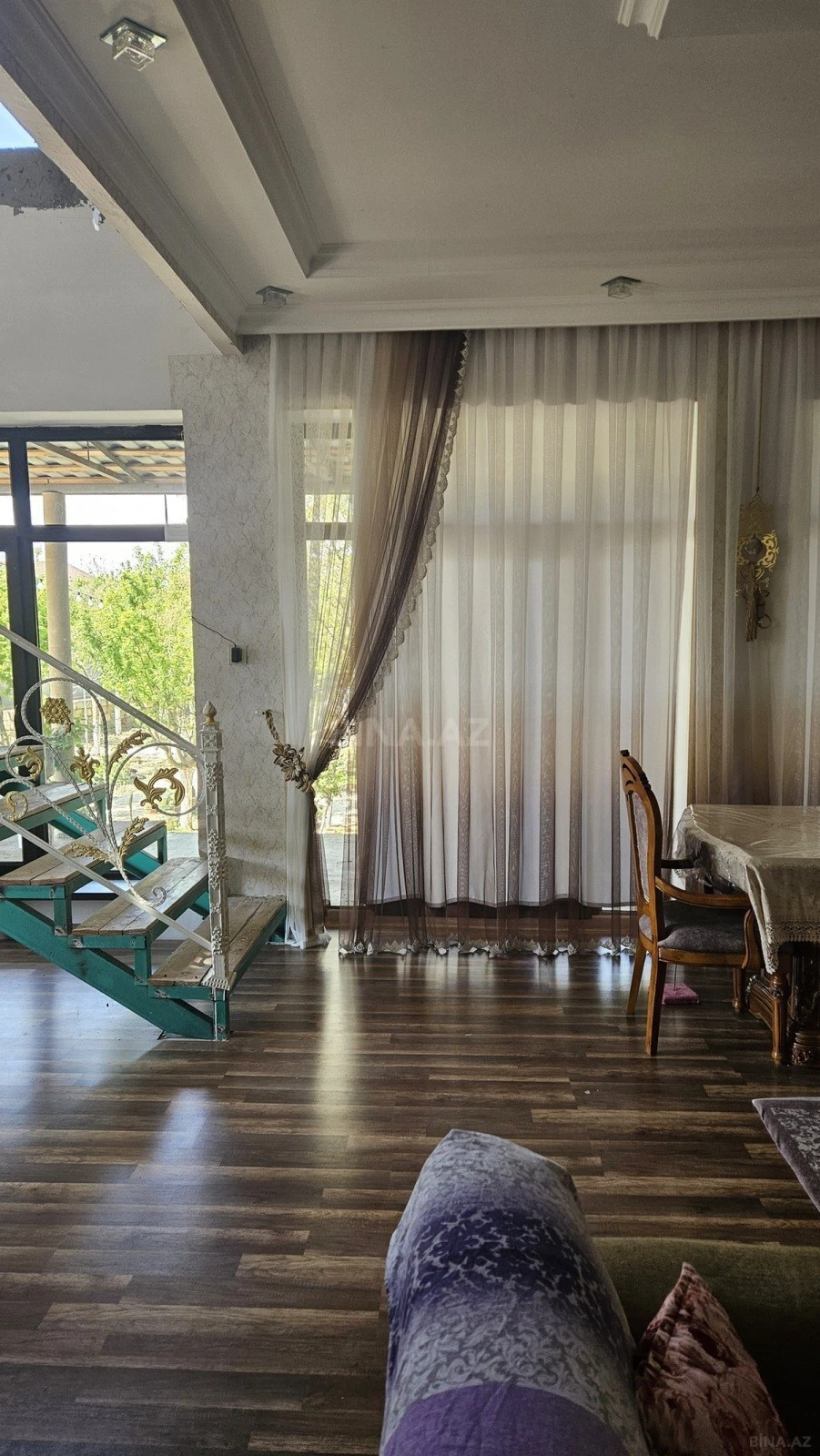 Satılır 5 otaqlı həyət evi 300 m²