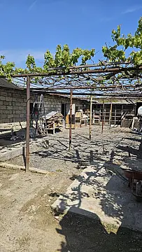 Satılır 5 otaqlı həyət evi 300 m²