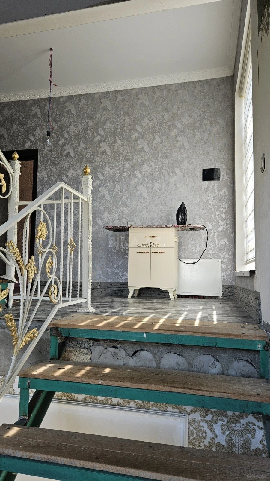 Satılır 5 otaqlı həyət evi 300 m²