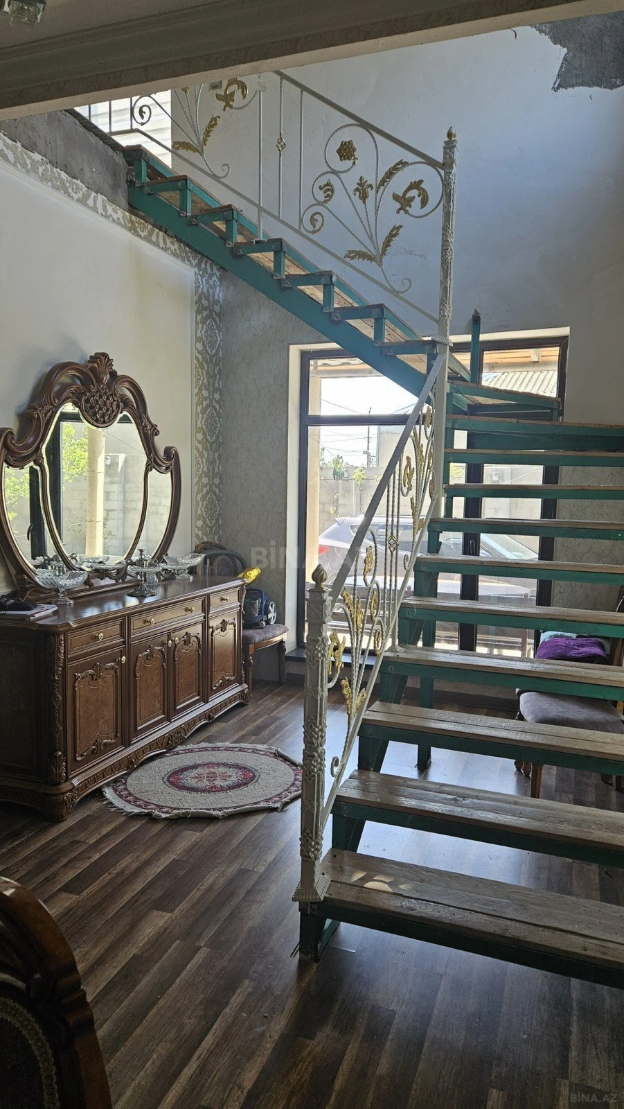 Satılır 5 otaqlı həyət evi 300 m²