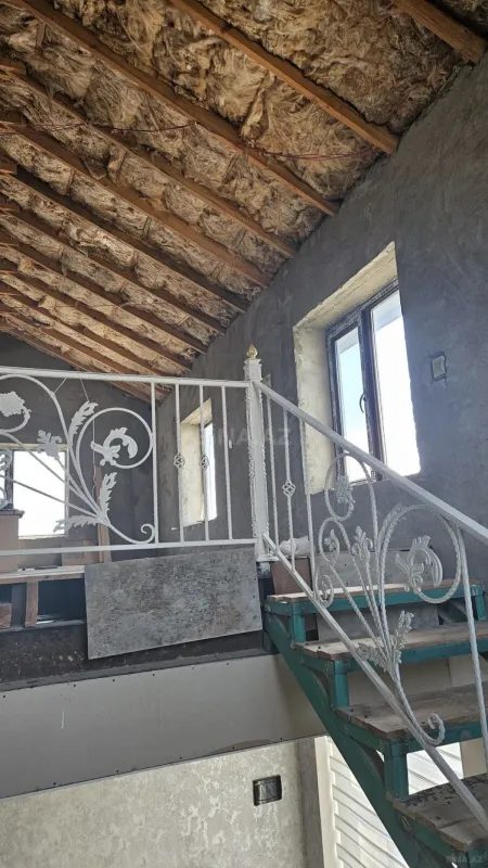 Satılır 5 otaqlı həyət evi 300 m²