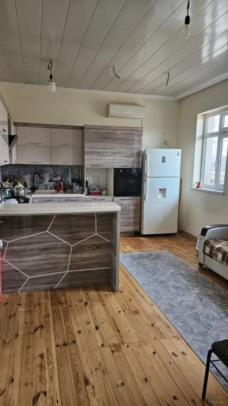 Satılır 5 otaqlı həyət evi 300 m²