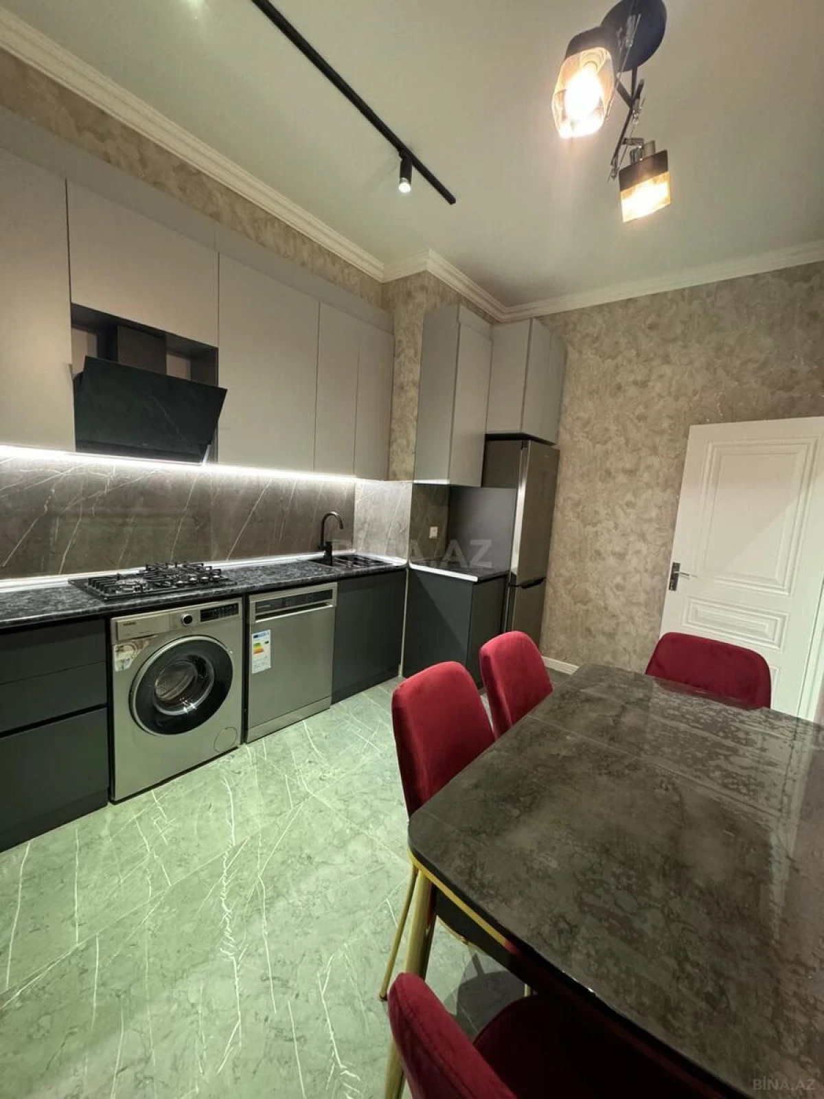 Kirayə verilir 2 otaqlı mənzil 92 m²