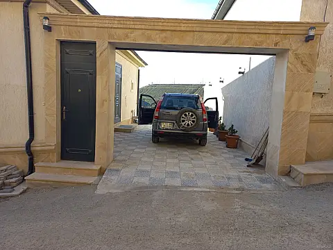 Satılır 4 otaqlı həyət evi 140 m²