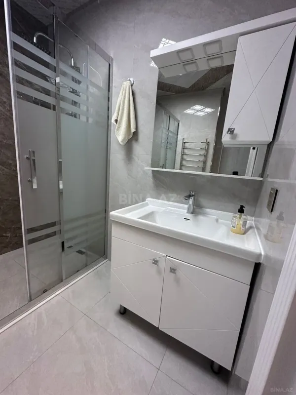 Kirayə verilir 3 otaqlı mənzil 123 m²