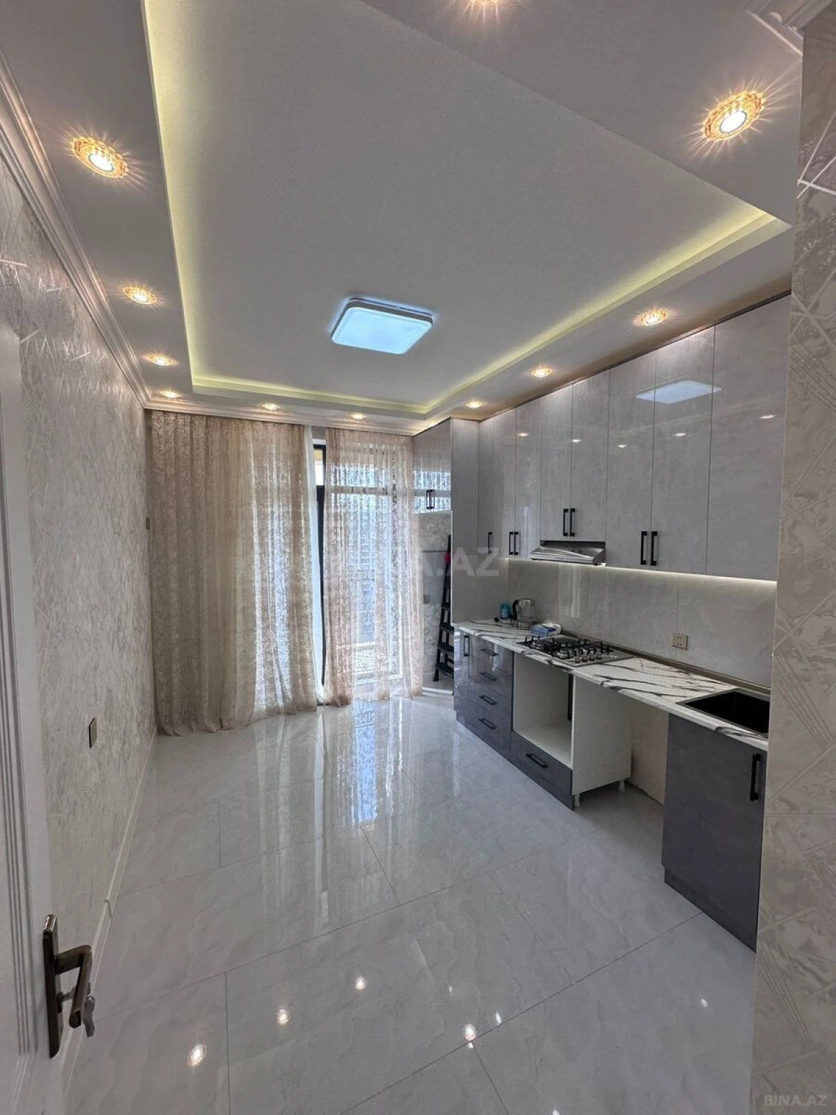 Kirayə verilir 3 otaqlı mənzil 123 m²