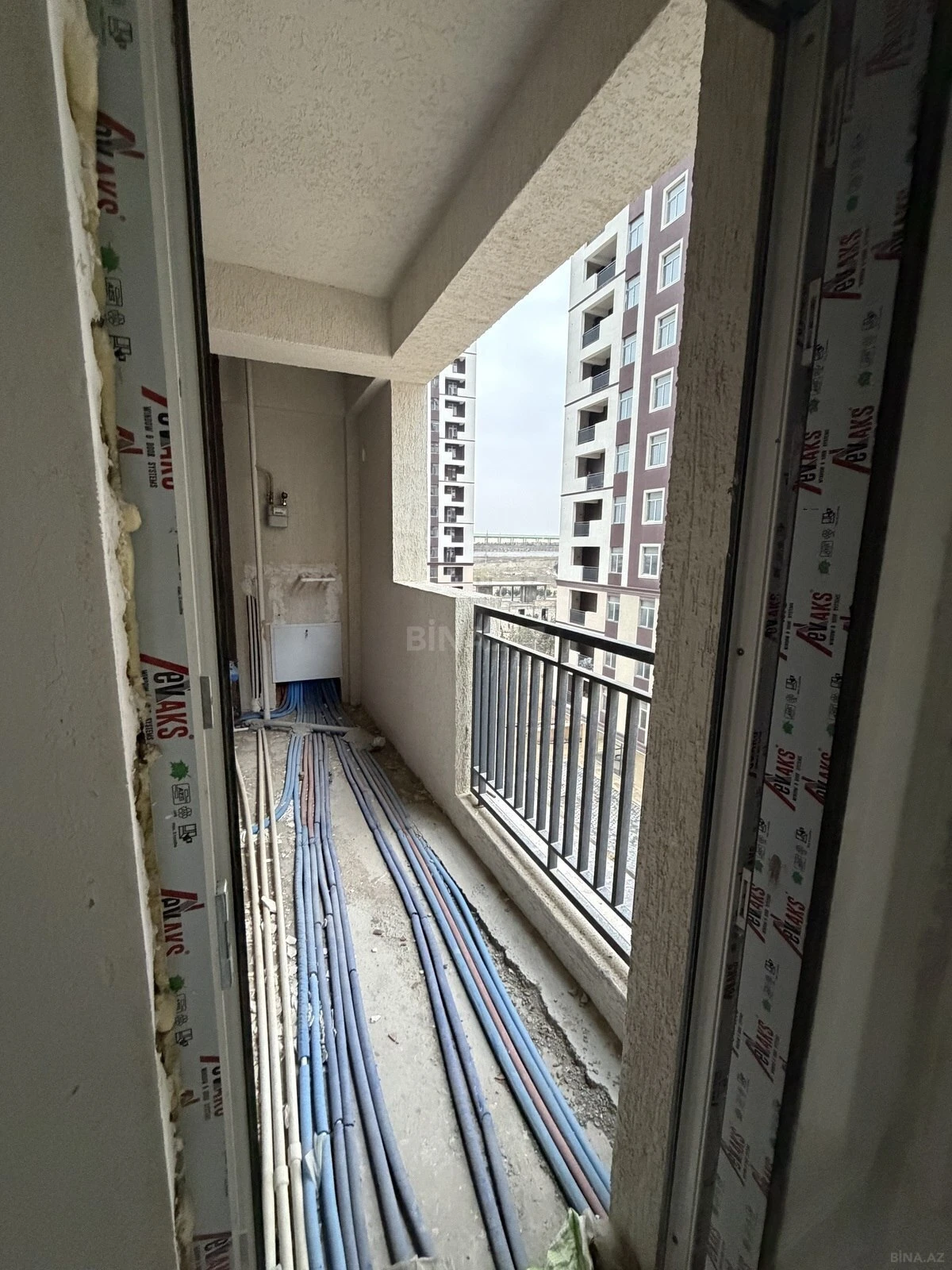 Satılır 3 otaqlı mənzil 103 m²