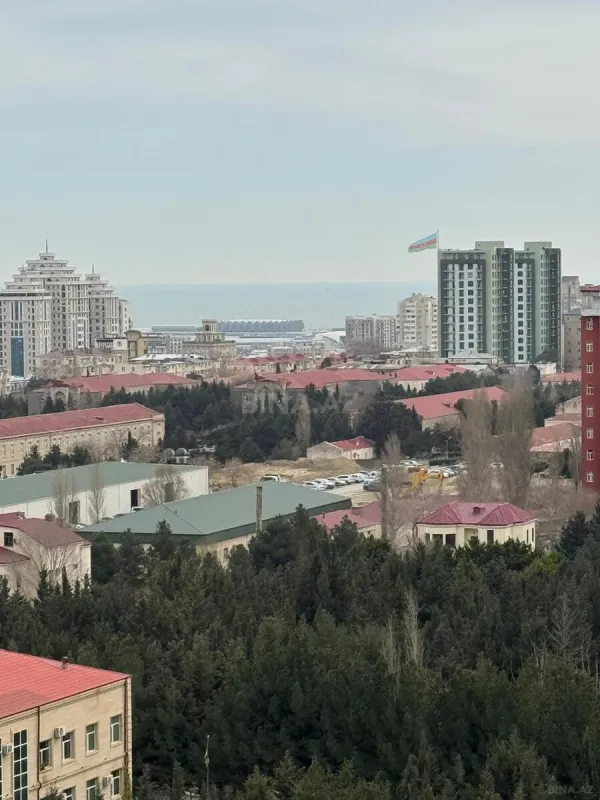 Satılır 6 otaqlı mənzil 180 m²