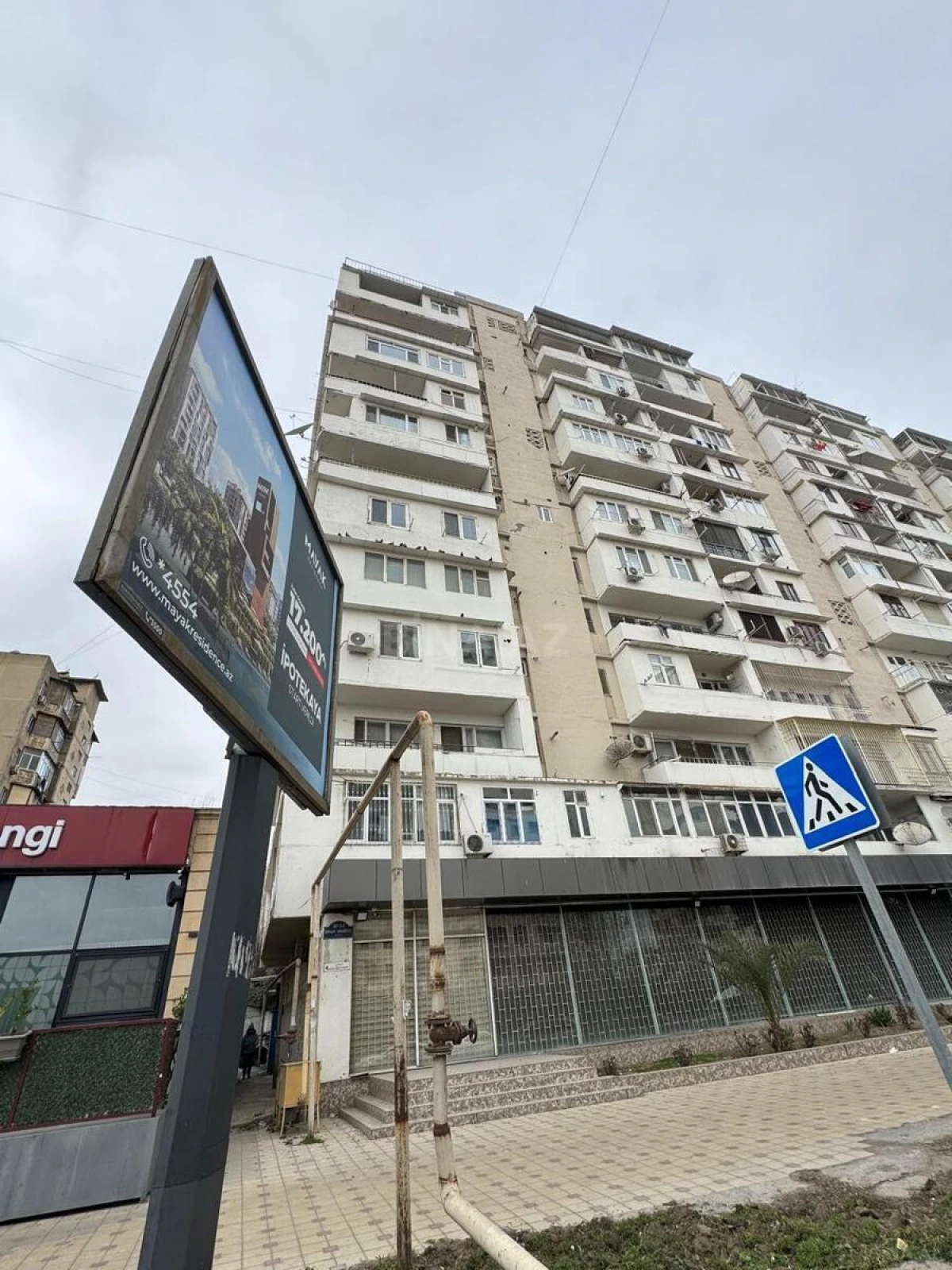Satılır 6 otaqlı mənzil 180 m²