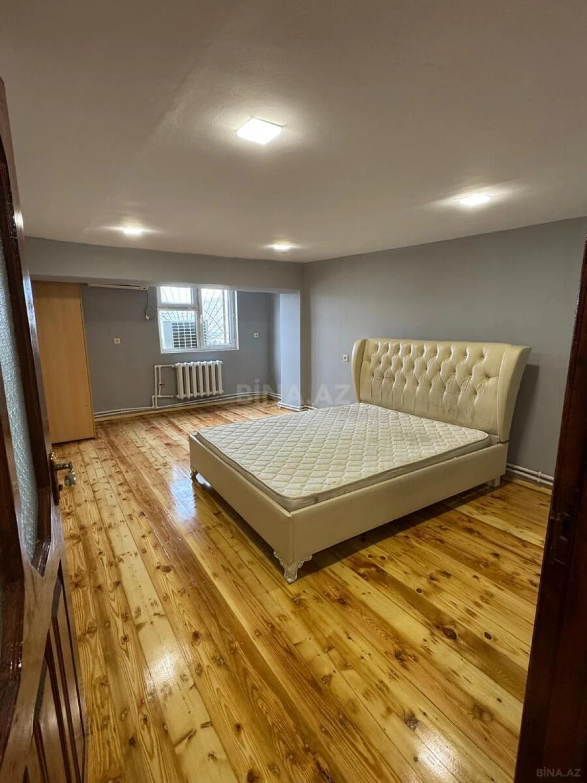 Satılır 6 otaqlı mənzil 180 m²