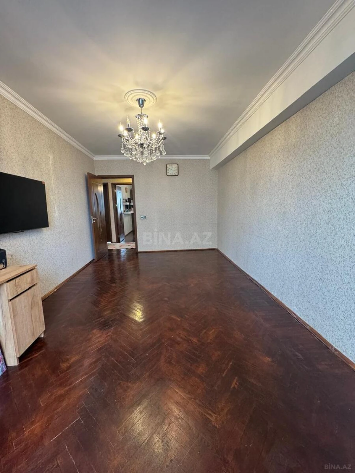Satılır 6 otaqlı mənzil 180 m²