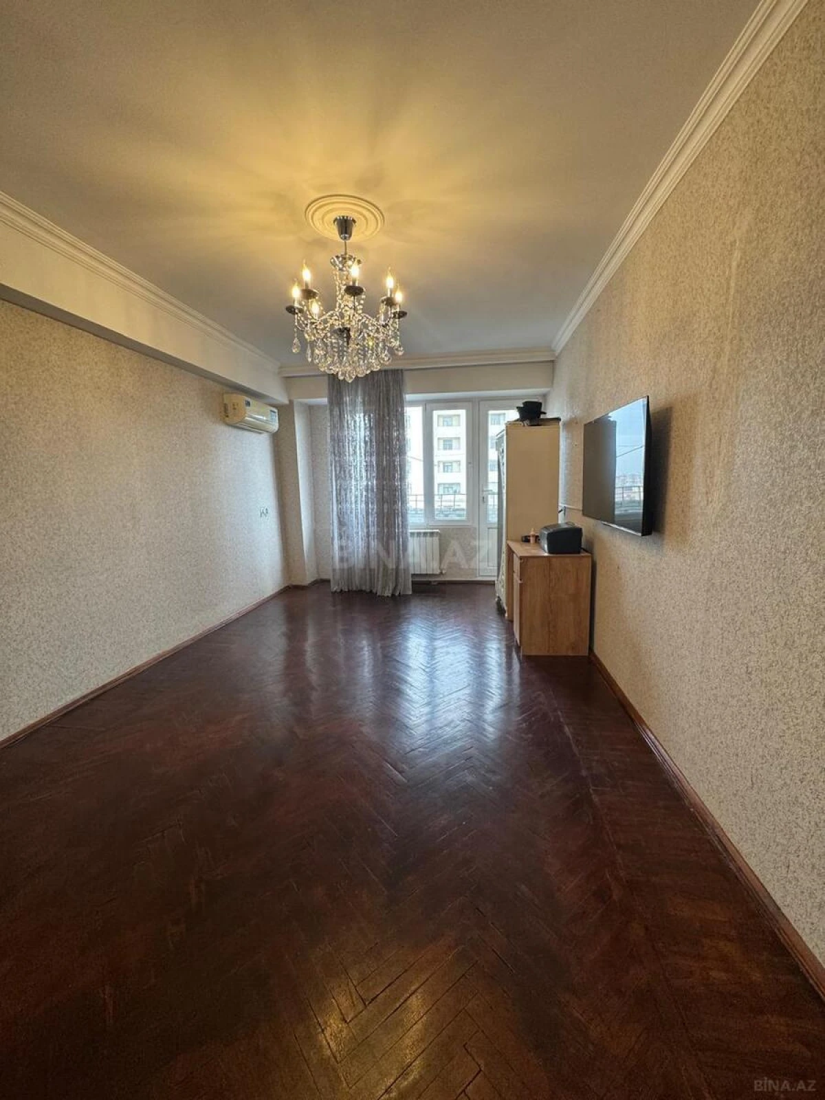 Satılır 6 otaqlı mənzil 180 m²