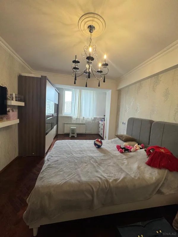 Satılır 6 otaqlı mənzil 180 m²