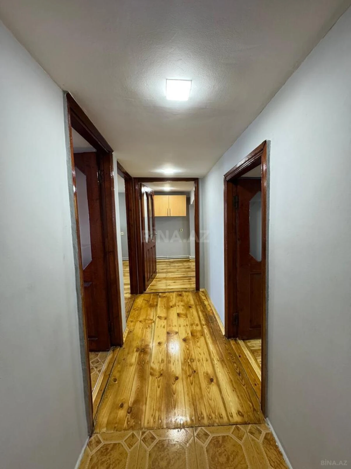 Satılır 6 otaqlı mənzil 180 m²