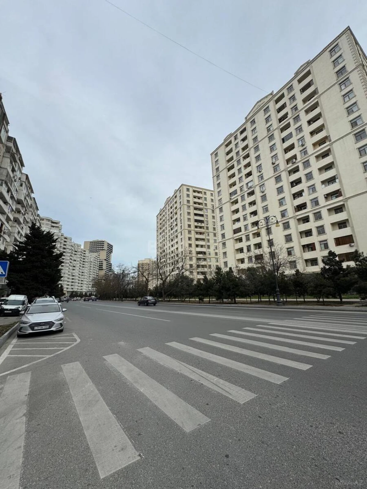 Satılır 6 otaqlı mənzil 180 m²