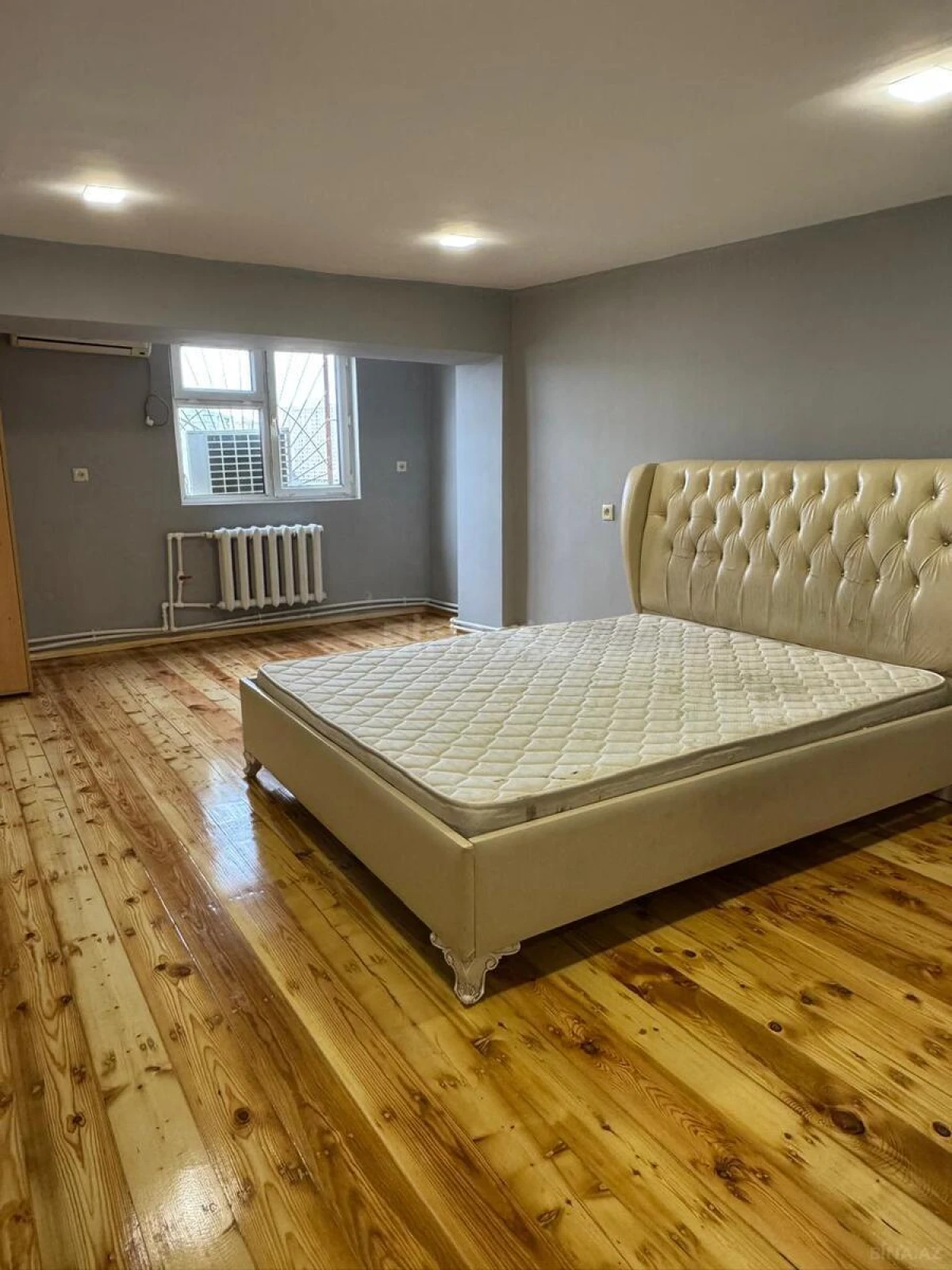 Satılır 6 otaqlı mənzil 180 m²