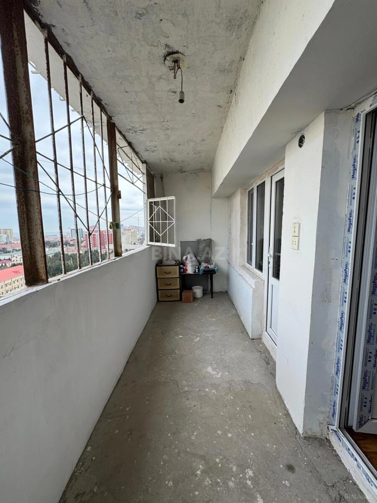 Satılır 6 otaqlı mənzil 180 m²