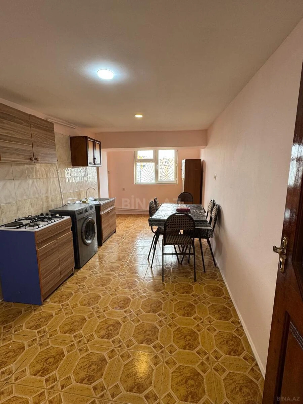 Satılır 6 otaqlı mənzil 180 m²