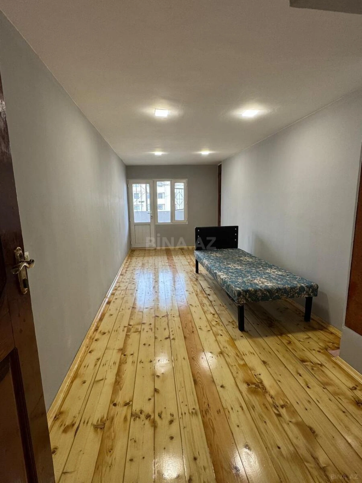 Satılır 6 otaqlı mənzil 180 m²