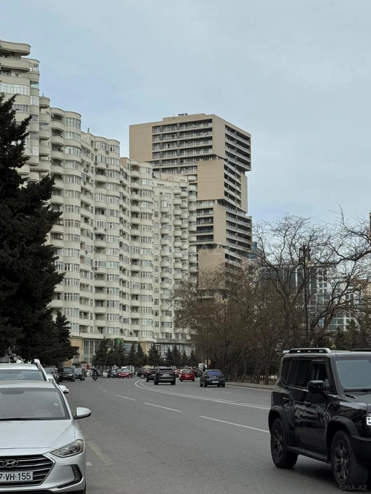 Satılır 6 otaqlı mənzil 180 m²