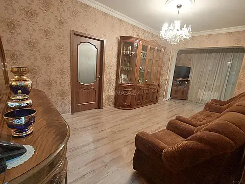 Satılır 5 otaqlı mənzil 120 m²