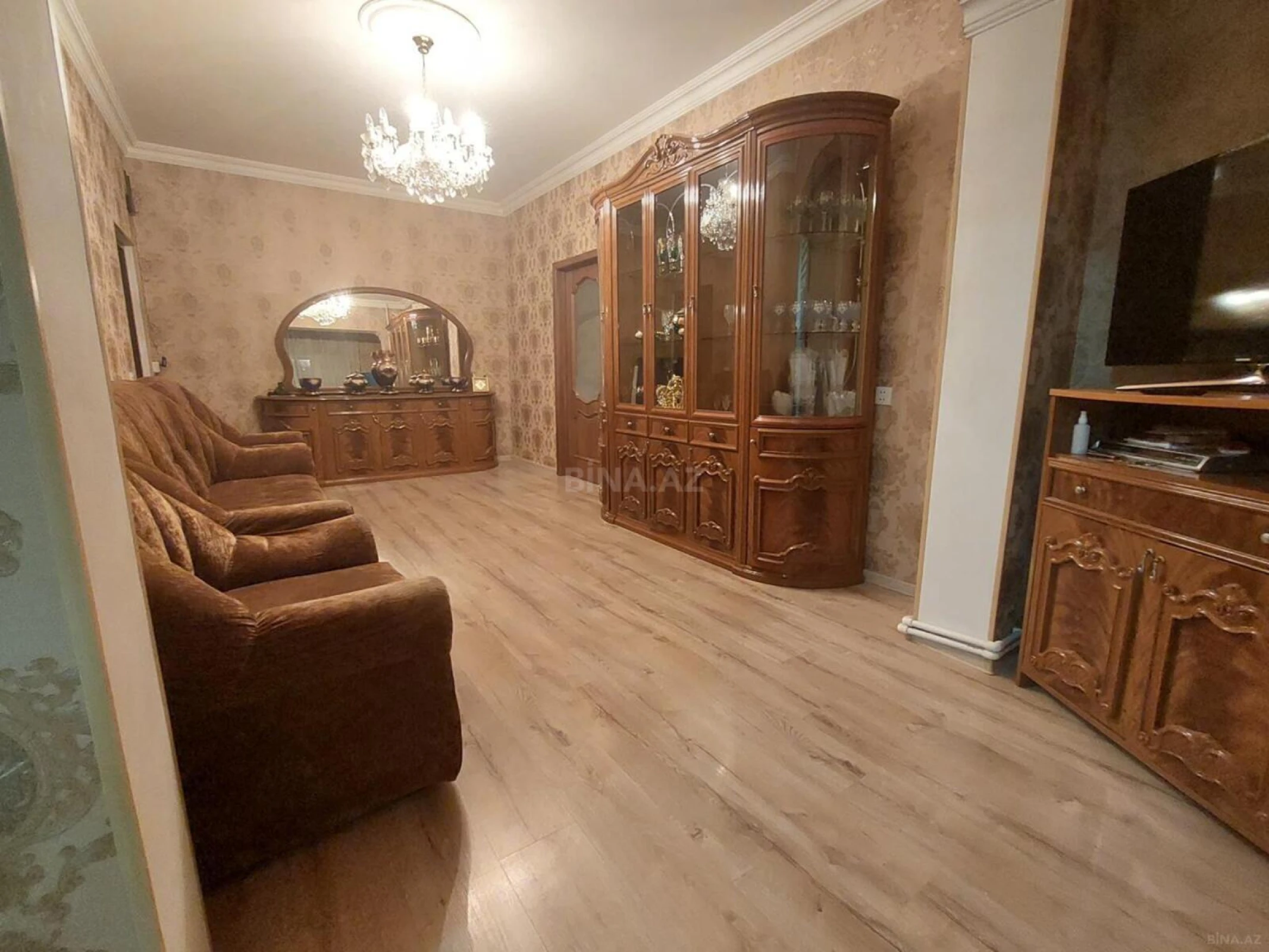 Satılır 5 otaqlı mənzil 120 m²