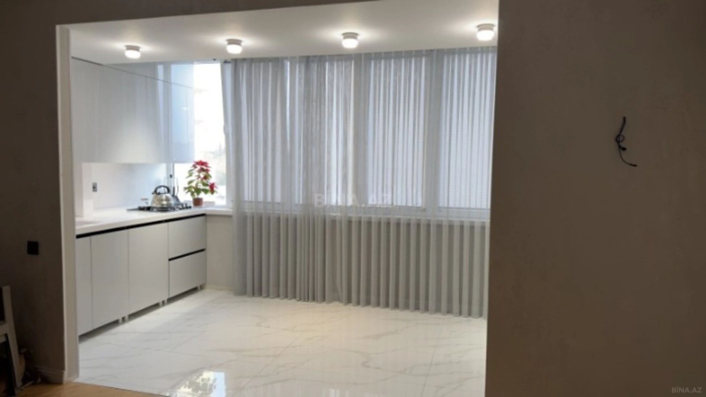 Satılır 3 otaqlı mənzil 105 m²