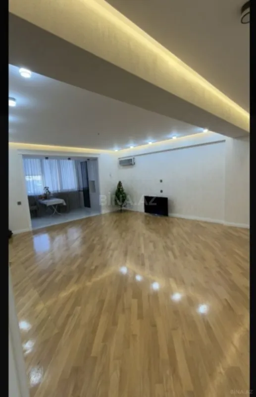 Satılır 3 otaqlı mənzil 105 m²